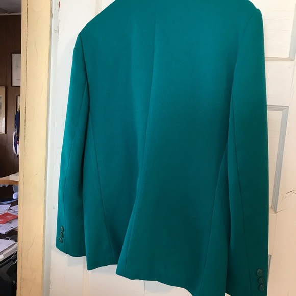 Fresh from Laurie’s closet - Picture 2 of 7